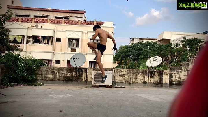 Santhosh Prathap Instagram - You are confined only by the walls you build yourself.. #workhard #giveyourbest #dreambig #focus #stayhumble Chennai, India