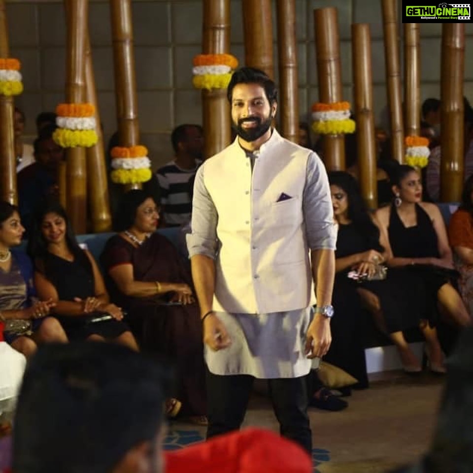 Santhosh Prathap Instagram - It was an honour to walk as a Show stopper for a great cause - To Fight Hunger. “Peace begins when the hunger is fed.” Kudos to @apsara_official and team on organising this great show. Thanks for the fabulous outfit @rarerabbit_in #feedthehunger #diwalispecial #showstopper #walkforcause The Park Chennai