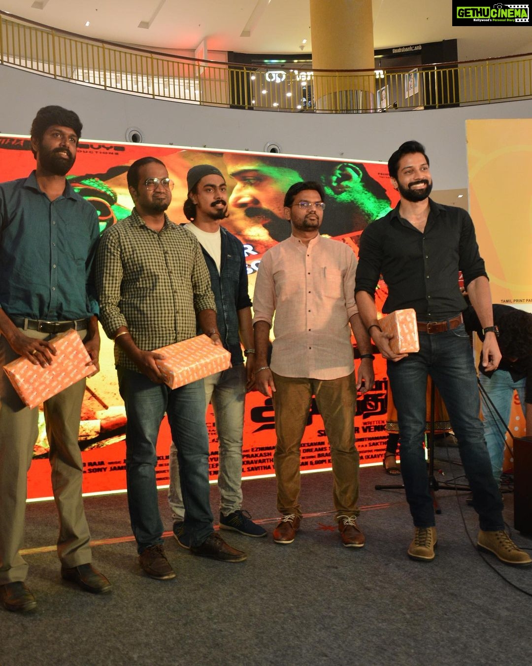 Santhosh Prathap Instagram - Had a wonderful time judging the young talents @ciyf2019 along with my movie team #enpeyaranandhan (En Peyar Anandhan) @sridhar.dir and @aravind_3187 Was pleasure to meet @debnitakar and @aishwaryaravichandran_ I would like to thank @rj_vaithee for the great support in promoting our movie. #enpeyaranandhan #decemberrelease VR Mall, Thirumangalam, Chennai