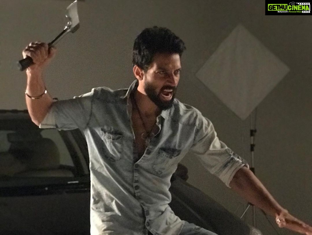 Santhosh Prathap Instagram - Something coming up exciting soon.. Am exhausted but this exhaustion feels good ...😉 Happy to collaborate with #prenissinternational for the second time Thanks to MD @Premnath and CEO @vellaysethu sir for trusting and making me to be part of this wonderful project. Let’s rock it @director_manoj and team. #firstlook #tamilmovie #photoshoot Juhu Beach, Ecr, Chennai