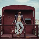 Santhosh Prathap Instagram – – Look closely at the PRESENT you are CONSTRUCTING. It should look like the FUTURE you are DREAMING.
#journey #livewell #inspire 
Photographer @arun_prasad_photography 
Styling and Mua @radhikamakeupandhair 
Jacket @wiserbythemile 
Jean @zara 
Boots @zara
