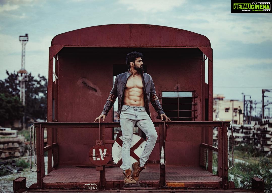 Santhosh Prathap Instagram - - Look closely at the PRESENT you are CONSTRUCTING. It should look like the FUTURE you are DREAMING. #journey #livewell #inspire Photographer @arun_prasad_photography Styling and Mua @radhikamakeupandhair Jacket @wiserbythemile Jean @zara Boots @zara