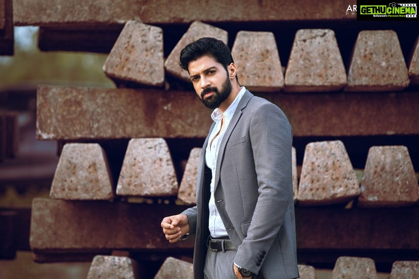 Santhosh Prathap Instagram - Don’t explain your philosophy. Embody it. Frame - me (@actor_santhoshprathap ) Photographer - @arun_prasad_photography Mua and styling - @radhikamakeupandhair #mensfashion #menstyling #menstyle #kollywoodactor #southindiancinema #success #hardway #lovemyjob #actorsanthoshprathap Arakkonam