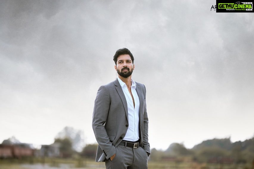 Santhosh Prathap Instagram - Success is never owned. It is rented. And the rent is due everyday. Frame - me (@actor_santhoshprathap ) Photographer - @arun_prasad_photography Mua and styling - @radhikamakeupandhair #mensfashion #menstyling #menstyle #kollywoodactor #southindiancinema #success #hardway #lovemyjob #actorsanthoshprathap Arakkonam