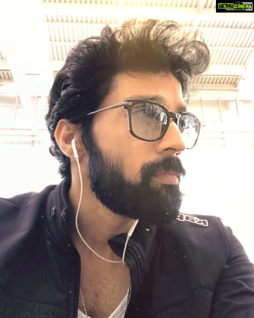 Santhosh Prathap Instagram - Happiness is not about getting all you want, It is about enjoying all you have... - you have it all 🤗😚 #dream #wakeup #hustle #morningmotivation Chennai International Airport