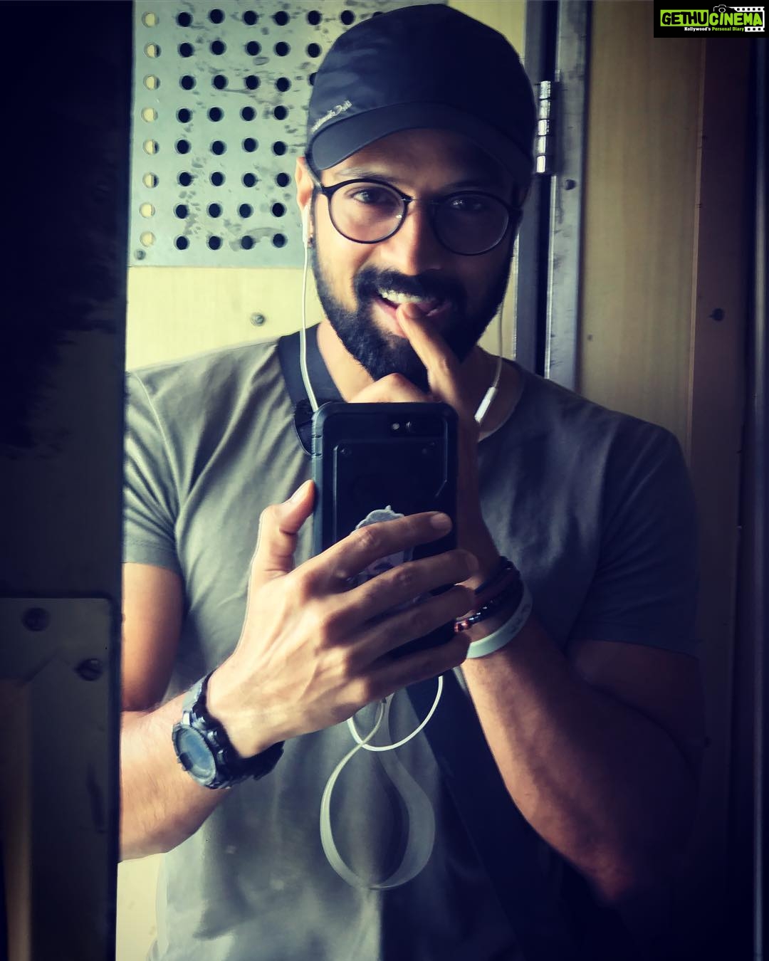 Santhosh Prathap Instagram - - Iām learning to be free š§āāļø #freeyourself #nodistractions #yolo #mystory