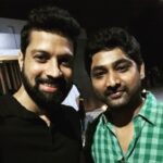 Santhosh Prathap Instagram - #MrChandramoulie #momentstocherish #thanksabunch #behindthescenes #movieteam #kollywood @dir_thiru @gauthamramkarthik @varusarathkumar @reginaacassandraa @bofta_chennai @j_mahendran1974 @samcsmusic @richardmnathan #dirmahendran #diragathian #dhananjayangovind #navarasanayagankarthik
