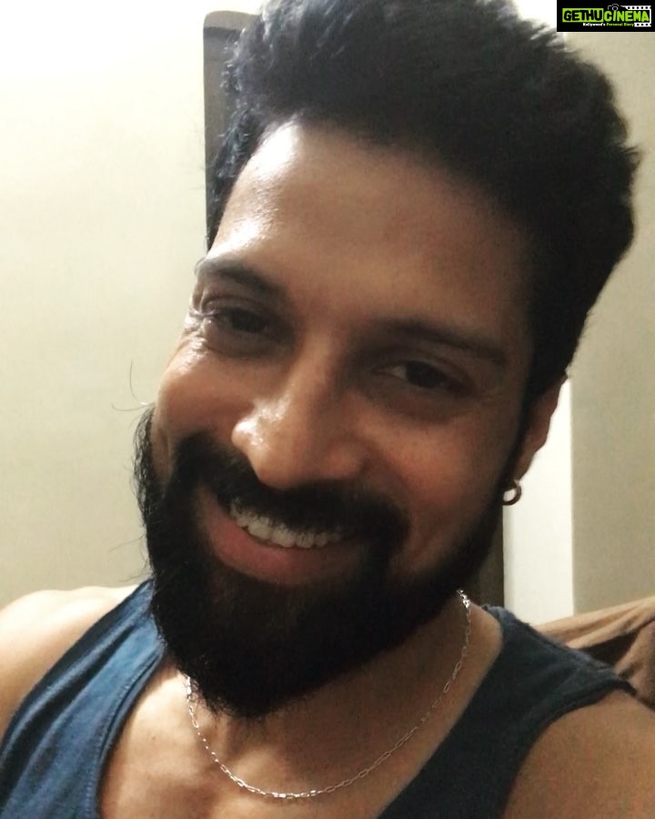 Santhosh Prathap Instagram - #happyworldsmusicday #kollywood #kathaithiraikathaivasanamiyakkam #penmegampolave #2018