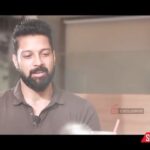 Santhosh Prathap Instagram - Exclusive interview with #timesofcinema With the wonderful host @balaji_2888 #mrchandramouli #podhunalankarudhi #yenpeyaranandhan #kathaithiraikathaivasanamiyakkam #dhayam #bayamairukku #pancharaksharam #meendumvaaarugilvaa #naanavalaisandhithapozhuthu #santhoshprathap #kollywood #actorslife