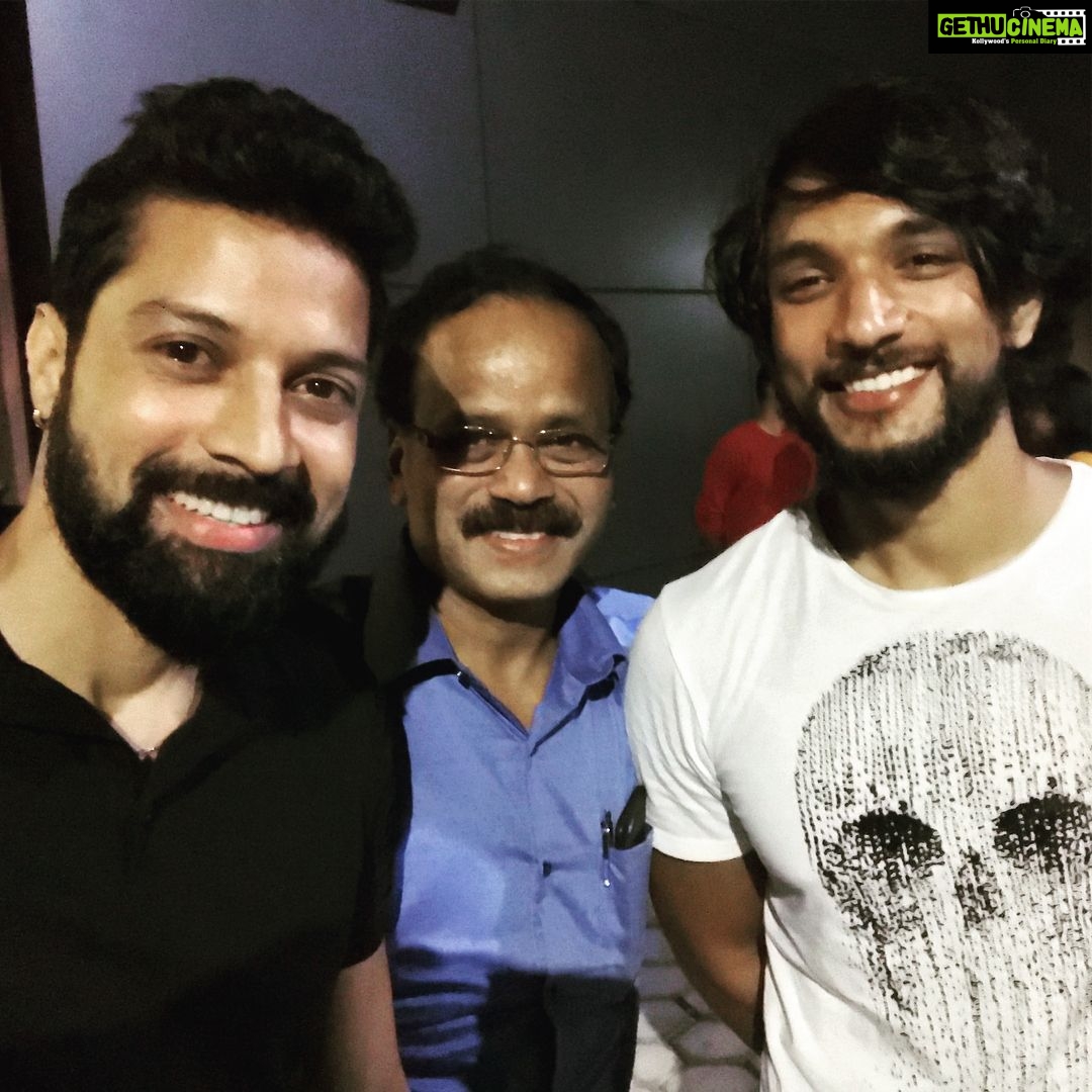 Santhosh Prathap Instagram - #MrChandramoulie #momentstocherish #thanksabunch #behindthescenes #movieteam #kollywood @dir_thiru @gauthamramkarthik @varusarathkumar @reginaacassandraa @bofta_chennai @j_mahendran1974 @samcsmusic @richardmnathan #dirmahendran #diragathian #dhananjayangovind #navarasanayagankarthik