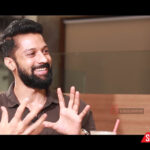 Santhosh Prathap Instagram - Exclusive interview with #timesofcinema With the wonderful host @balaji_2888 #mrchandramouli #podhunalankarudhi #yenpeyaranandhan #kathaithiraikathaivasanamiyakkam #dhayam #bayamairukku #pancharaksharam #meendumvaaarugilvaa #naanavalaisandhithapozhuthu #santhoshprathap #kollywood #actorslife