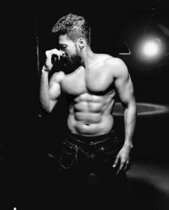 Santhosh Prathap Instagram - “I Really Need New Clothes 😈” - Me Every Morning 🤫 #dontfollowtrends #starttrendz #ootd #fitnessaddict #mensstyle #trendsetter #bearded #yolo #bethechange