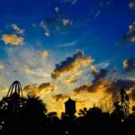 Santhosh Prathap Instagram – The sky 🌌 is an infinite Movie 🎥 to me. 
I never get tired Of looking at what’s 
Happening up there…
#part2 #skyporn #naturelove #highonlife #visualsoflife #flight Madras Chaat Bazaar