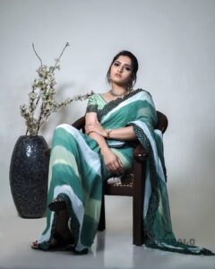Sanusha Instagram - എടുക്കുന്ന ഫോട്ടോ പതിയുന്നുണ്ടോ ആവോ !! 😂😁

#entharoooentoooo😄😅😎 

Photography:  @shihan.mohmd 
Styling: @afreenkallen
Design and Costume  @melaniembroiderystudio 
Photography assist : @vshnulal_
Costume assit : @hema_pillai_ 
Makeup: @blooms_makeover_
_grooms..
Studio: @poojaeffectsstudio