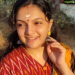 Saranya Mohan Instagram - Every day is a good day to be alive, whether the sun's shining or not. Ear rings from @silversashjewels