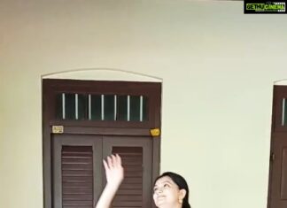 Saranya Mohan Instagram - "Barso Re" Remix this reel and tag me. The best one will be featured in my profile❤️❤️ #BarsoRe #saranyamohan @swami_bro