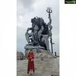Saranya Mohan Instagram - Har Har Mahadev❤️🙏 👗@wamikaattirelabel Azhimala Siva Temple ആഴിമല ശ്രീ മഹാദേവ ക്ഷേത്രം