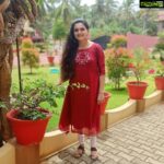 Saranya Mohan Instagram – It’s a beautiful day, and I can’t stop myself from smiling 🥰🥰🥰
👗@vasudev_design_tvm