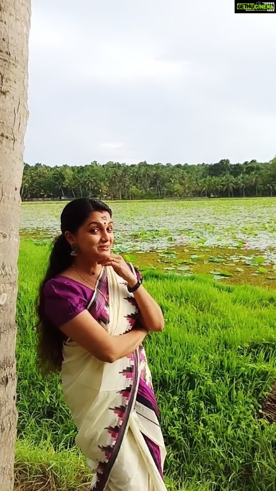 Saranya Mohan Instagram - മാസങ്ങൾക്കു ശേഷം വെള്ളായണി കായൽ കണ്ടതിന്റെ സന്തോഷം ❤️❤️🥰 ശുഭ ദിനം ❤️ 👗@parinaycollections