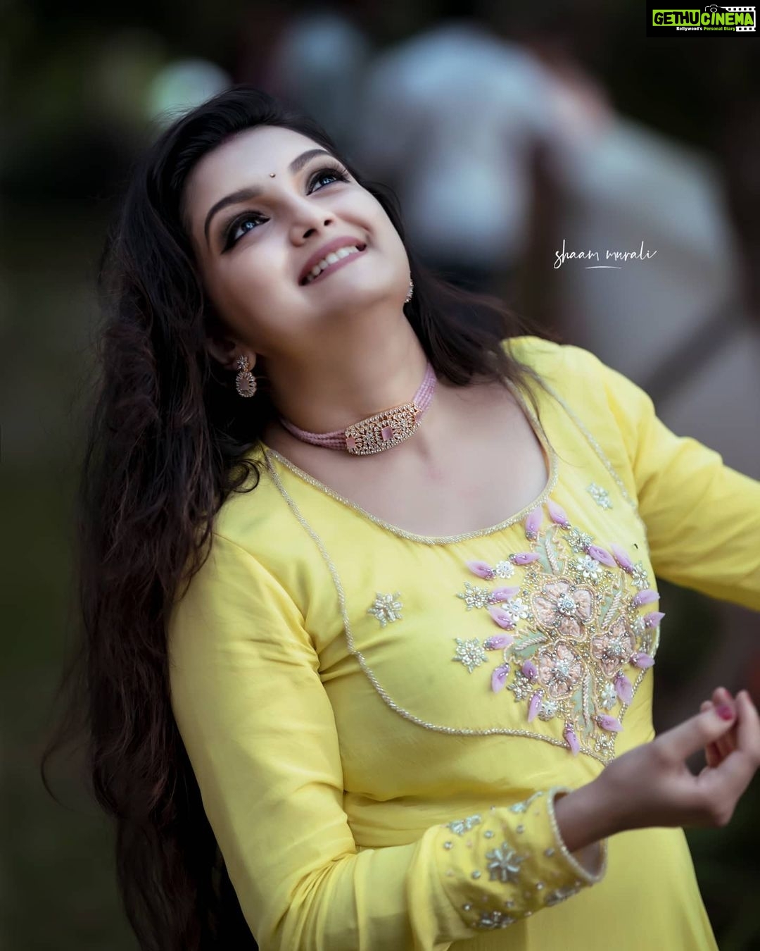 Saranya Mohan Instagram - Have a beautiful day😍💞