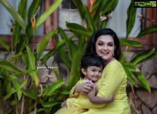 Saranya Mohan Instagram - Good night friends. Hope you all are safe and sound. Take care. 📸@shaam_murali 👗@fingerprinz_bridal_hub 💄@tintu_bhadran @getaway_kovalam Trivandrum, India