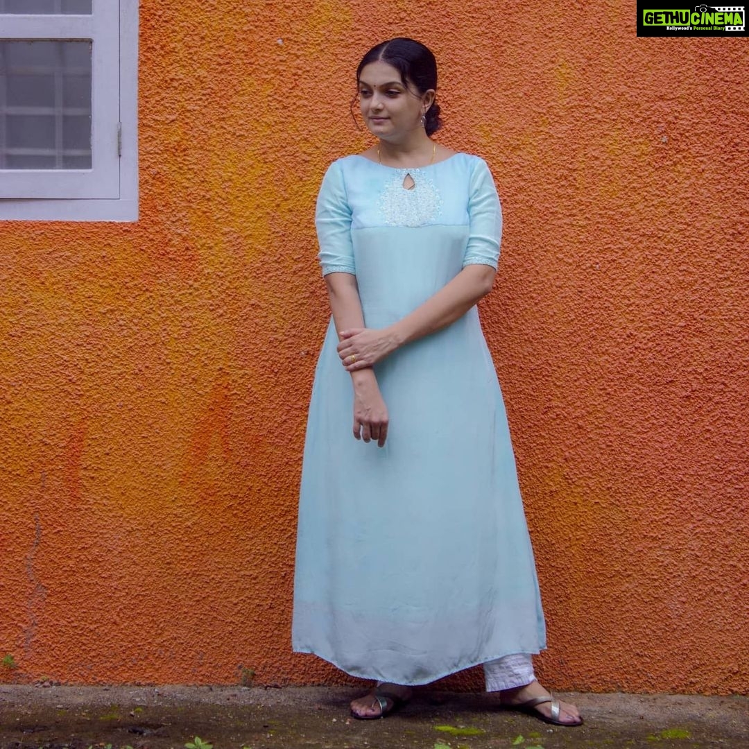 Saranya Mohan Instagram - “Love yourself first and everything else falls into line. You really have to love yourself to get anything done in this world.” 👗@fingerprinz_bridal_hub