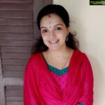 Saranya Mohan Instagram - Good Afternoon Dear friends🥰