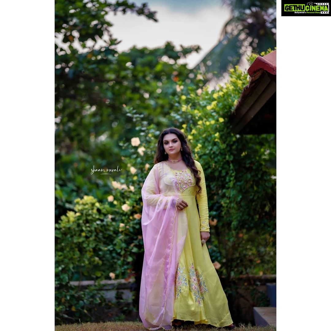 Saranya Mohan Instagram - The future belongs to those who believe in the beauty of their dreams." -Eleanor Roosevelt πΈ @shaam_murali π @fingerprinz_bridal_hub π @tintu_bhadran Location courtesy @getaway_kovalam Getaway Beach Resort