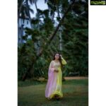 Saranya Mohan Instagram - The future belongs to those who believe in the beauty of their dreams." -Eleanor Roosevelt 📸 @shaam_murali 👗 @fingerprinz_bridal_hub 💄 @tintu_bhadran Location courtesy @getaway_kovalam Getaway Beach Resort
