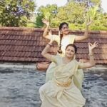 Saranya Mohan Instagram - happy vijayadashami dear friends.