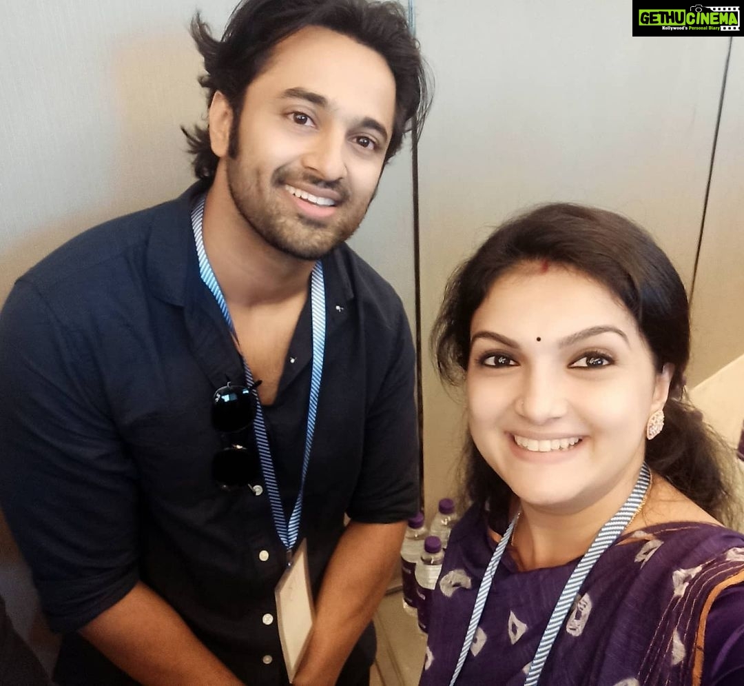 Saranya Mohan Instagram - 😊😊😊@iamunnimukundan