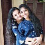 Saranya Mohan Instagram – Twinning with my dearest. 🥰❤️