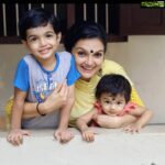 Saranya Mohan Instagram - Good Morning 🥰 Pic courtesy @swami_bro.#saranyamohan