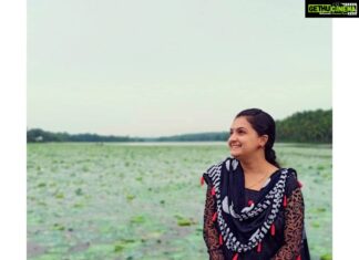 Saranya Mohan Instagram - Good Morning dear World..#saranyamohan Vavvamoola Kayal