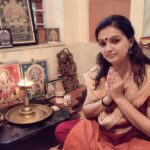 Saranya Mohan Instagram – Bhaktimargam 🤪🙏.#saranyamohan
