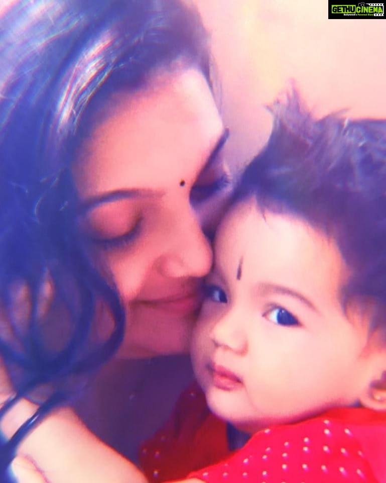 Saranya Mohan Instagram - ❤️😘 Good morning Kerala piravi ashamsakal Pic credit :@swami_bro