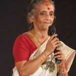 Saranya Mohan Instagram - My guru Kalakshetra Vilasini teacher. A real inspiration. ❤️