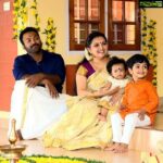 Saranya Mohan Instagram – Happy Uthradam to all😘🌸🌺Today we r coming to wish u all a very happy Onam….On Mathrubhoomi Channel @ 2.30pm😊