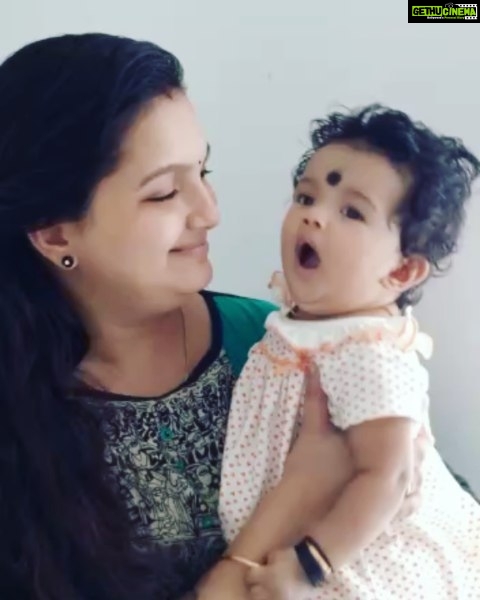 Saranya Mohan Instagram - Lullaby for my munchkin😍 #saranyamohan