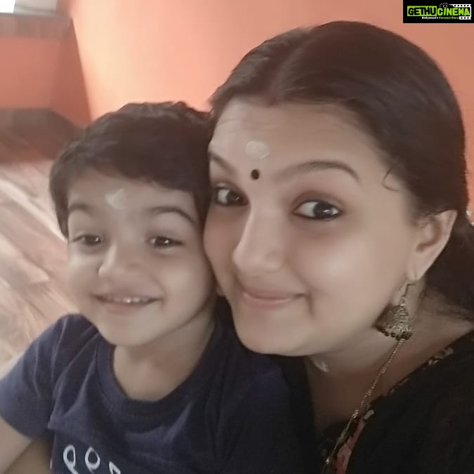 Saranya Mohan Instagram - Hello everyone ✋ Have a good day 👍