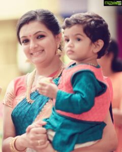 Saranya Mohan Instagram - Happy sunday❤️