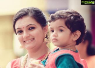 Saranya Mohan Instagram - Happy sunday❤️