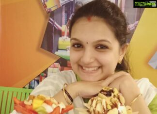 Saranya Mohan Instagram - Happiness is Falooda. 😜 Haji Ali Juice Centre mot