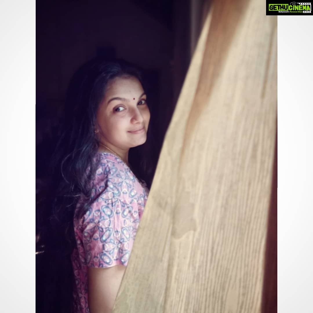 Saranya Mohan Instagram - Good night Pic credit :@swami_bro