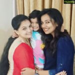 Saranya Mohan Instagram - With dearest @mrudula.murali #friends#family