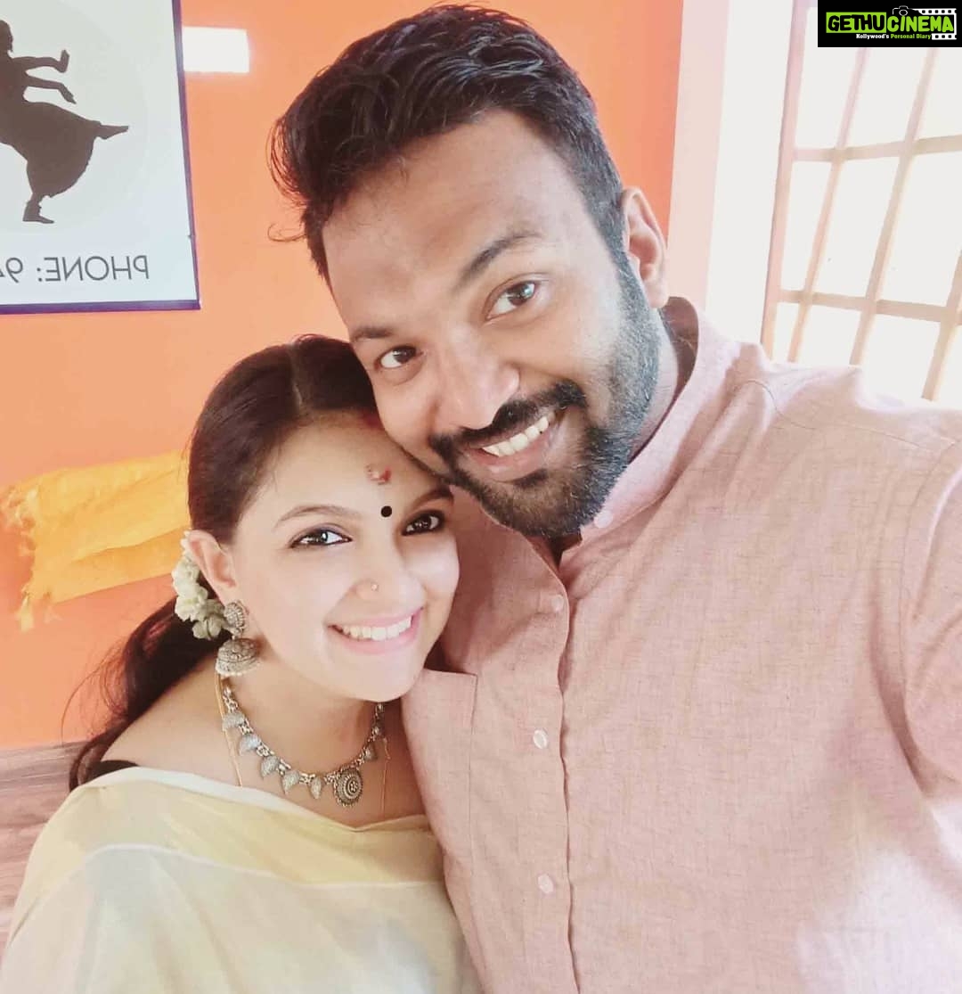Saranya Mohan Instagram - And it's a happy ending for a happy but too much busy day:) Vijayadashami wishes friends. Sorry for the late wish