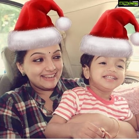 Saranya Mohan Instagram - Merry Christmas friends 🎅🎄❤️