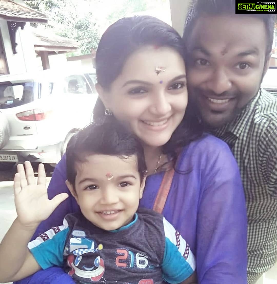 Saranya Mohan Instagram - And its our 3rd anniversary :) Happy happy ga:) Trivandrum, India