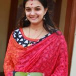 Saranya Mohan Instagram - When I visited one of my favourite temples in Trivandrum Shanghumugham devi temple. Dated 24.8.2018 Shankumugham Beach