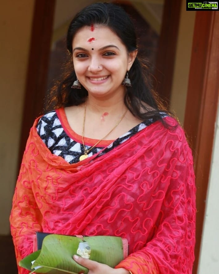 Saranya Mohan Instagram - When I visited one of my favourite temples in Trivandrum Shanghumugham devi temple. Dated 24.8.2018 Shankumugham Beach